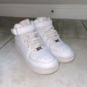 White Nike Air Force 1 Hightop